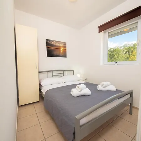 アパート Manita Paklenica セリネ