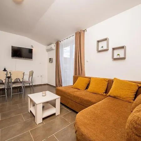 Manita Paklenica アパート *