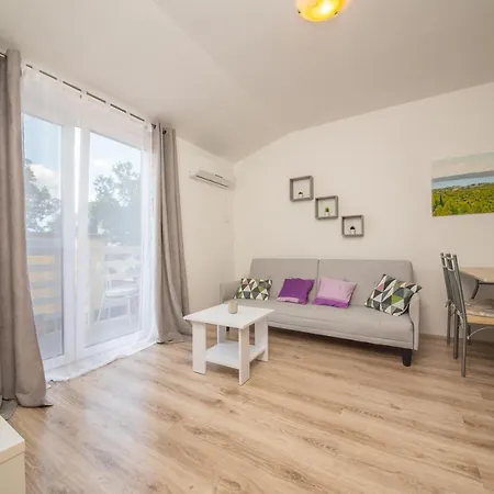 アパート Manita Paklenica セリネ